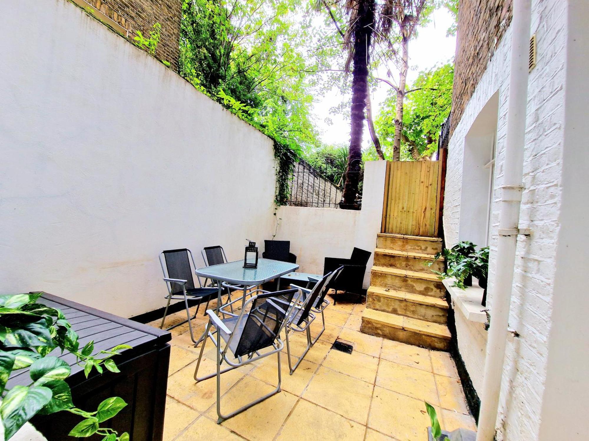 Spacious & Cosy 2 Bedroom Home Plus 2 Sofa-Beds With Private Entrance And Back Patio, 3 Min Walk To Earl'S Court Station London Exterior foto