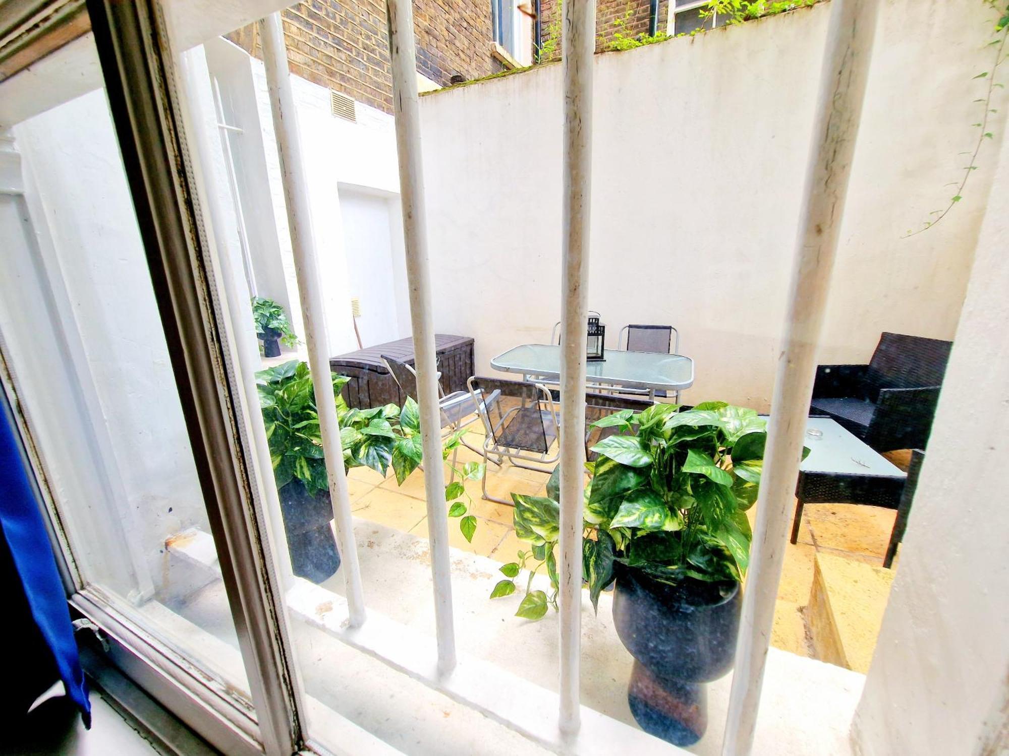 Spacious & Cosy 2 Bedroom Home Plus 2 Sofa-Beds With Private Entrance And Back Patio, 3 Min Walk To Earl'S Court Station London Exterior foto