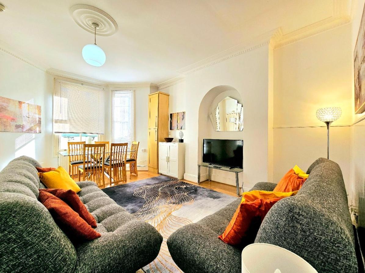 Spacious & Cosy 2 Bedroom Home Plus 2 Sofa-Beds With Private Entrance And Back Patio, 3 Min Walk To Earl'S Court Station London Exterior foto