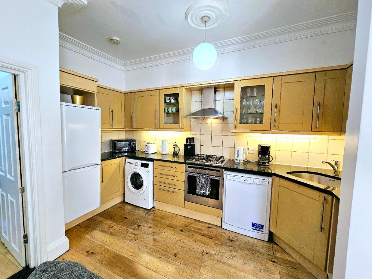 Spacious & Cosy 2 Bedroom Home Plus 2 Sofa-Beds With Private Entrance And Back Patio, 3 Min Walk To Earl'S Court Station London Exterior foto