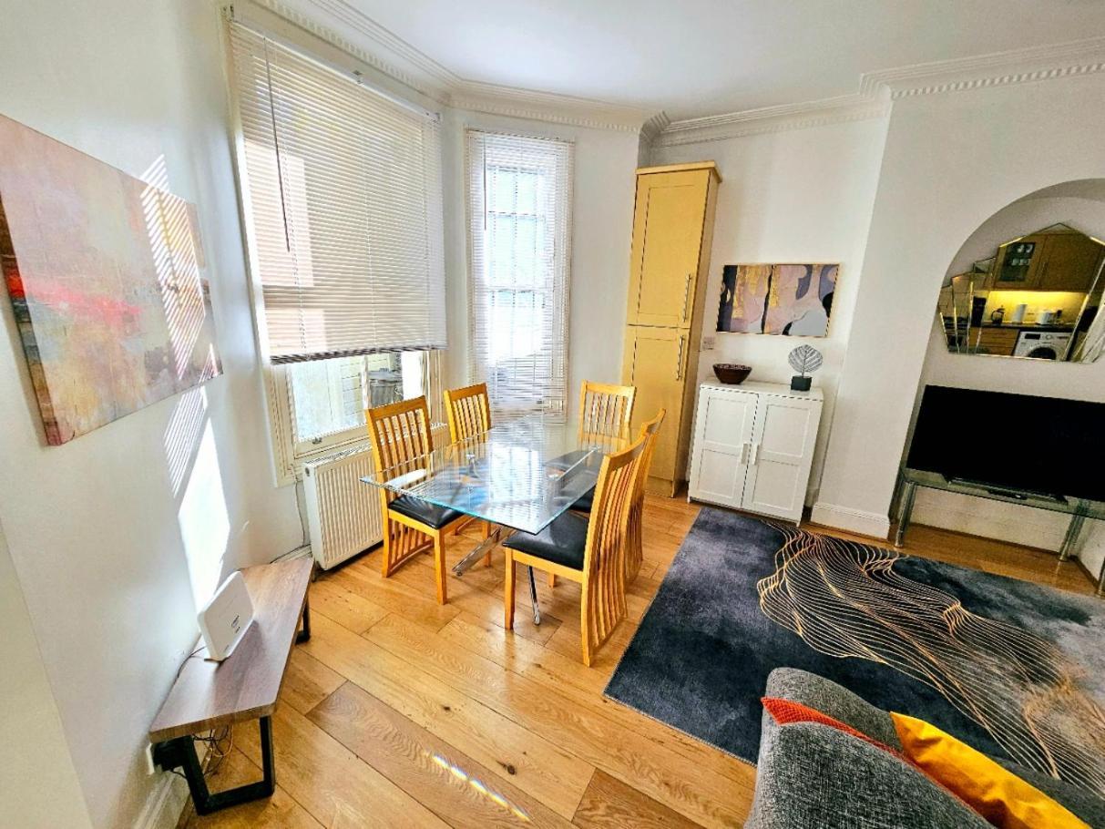 Spacious & Cosy 2 Bedroom Home Plus 2 Sofa-Beds With Private Entrance And Back Patio, 3 Min Walk To Earl'S Court Station London Exterior foto