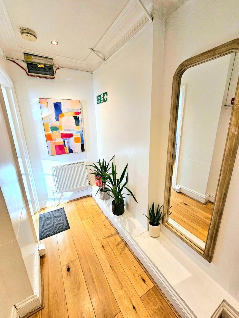 Spacious & Cosy 2 Bedroom Home Plus 2 Sofa-Beds With Private Entrance And Back Patio, 3 Min Walk To Earl'S Court Station London Exterior foto