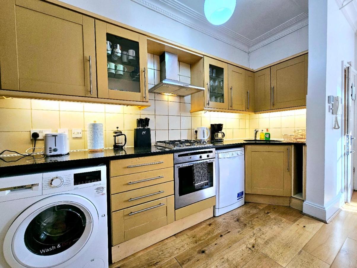 Spacious & Cosy 2 Bedroom Home Plus 2 Sofa-Beds With Private Entrance And Back Patio, 3 Min Walk To Earl'S Court Station London Exterior foto