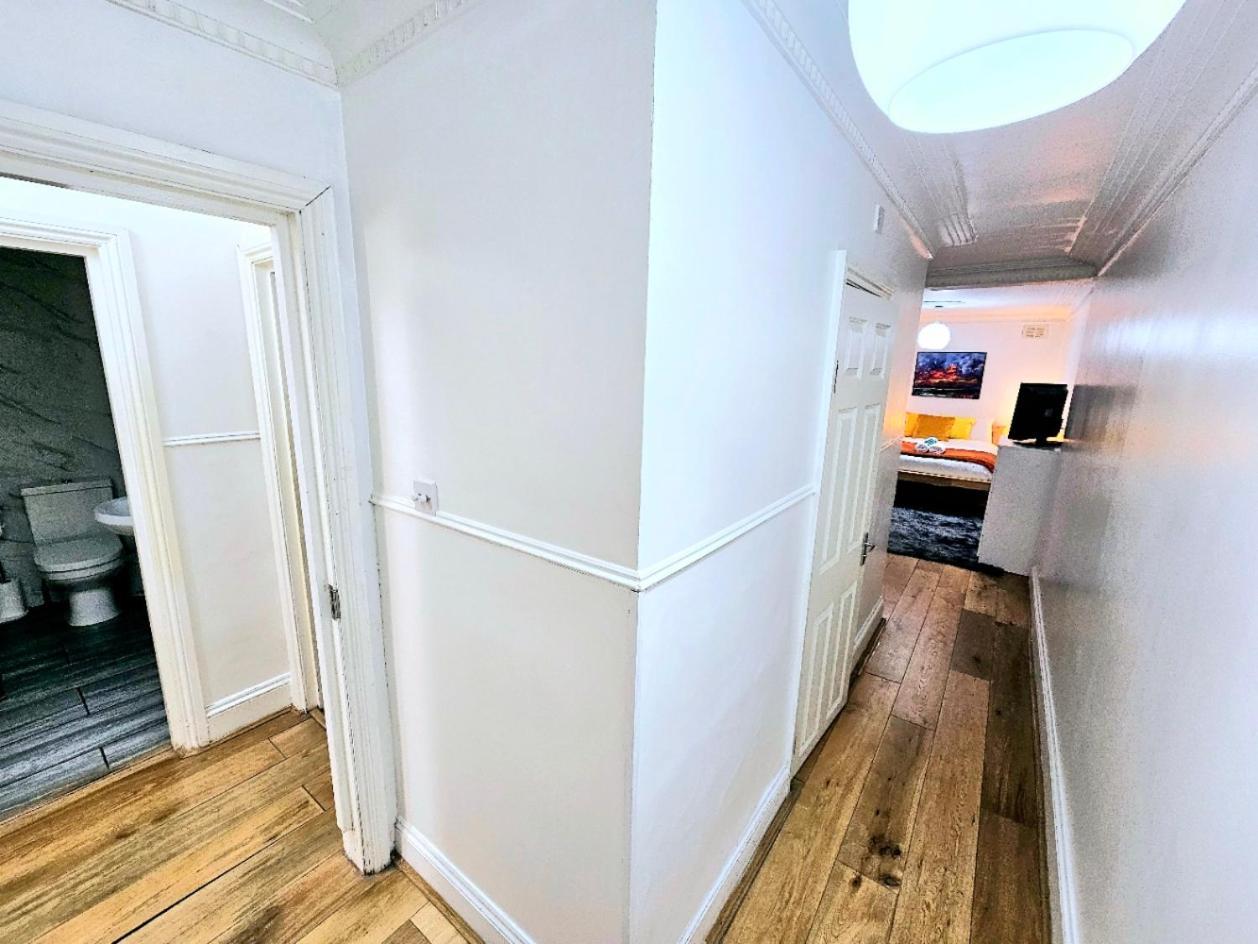 Spacious & Cosy 2 Bedroom Home Plus 2 Sofa-Beds With Private Entrance And Back Patio, 3 Min Walk To Earl'S Court Station London Exterior foto