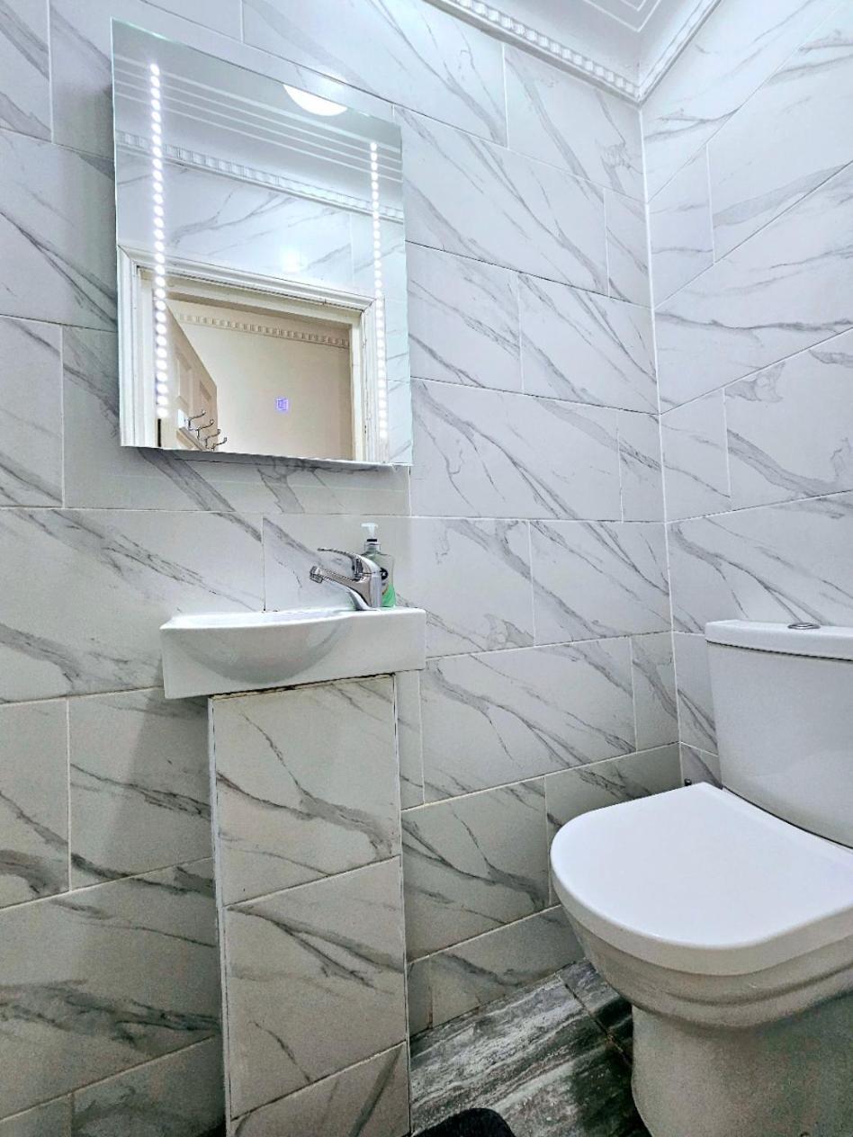 Spacious & Cosy 2 Bedroom Home Plus 2 Sofa-Beds With Private Entrance And Back Patio, 3 Min Walk To Earl'S Court Station London Exterior foto