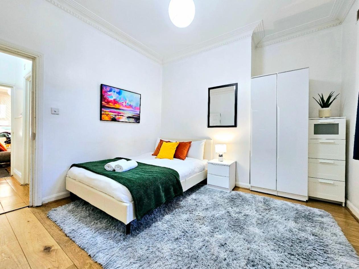 Spacious & Cosy 2 Bedroom Home Plus 2 Sofa-Beds With Private Entrance And Back Patio, 3 Min Walk To Earl'S Court Station London Exterior foto