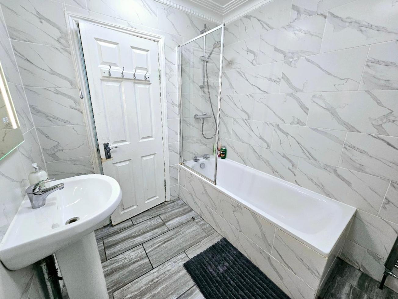 Spacious & Cosy 2 Bedroom Home Plus 2 Sofa-Beds With Private Entrance And Back Patio, 3 Min Walk To Earl'S Court Station London Exterior foto