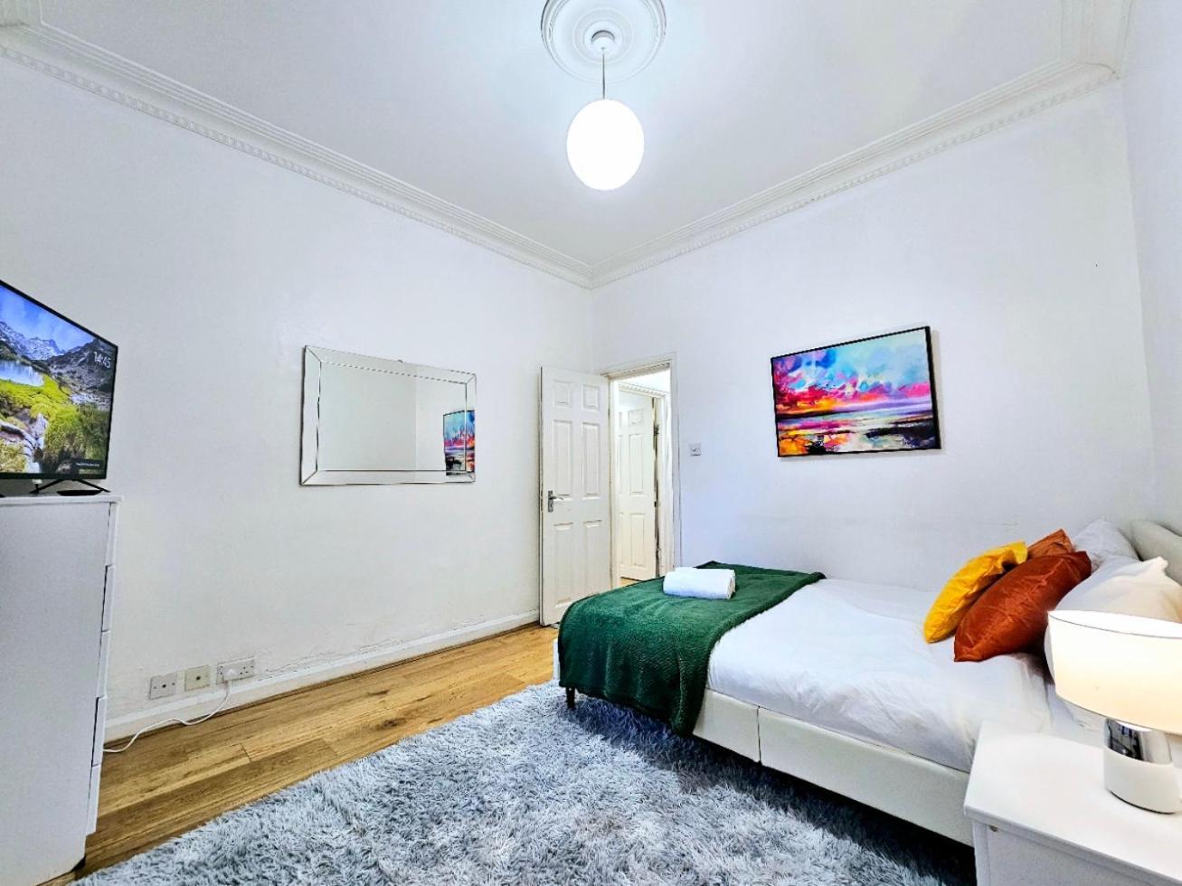 Spacious & Cosy 2 Bedroom Home Plus 2 Sofa-Beds With Private Entrance And Back Patio, 3 Min Walk To Earl'S Court Station London Exterior foto